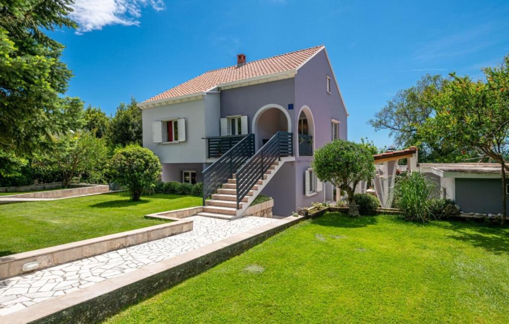 House Arkulin By Guide Villa